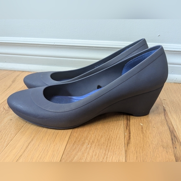 CROCS women Wedge Shoes Navy Blue Almond Tip Size 11 - Picture 3 of 9